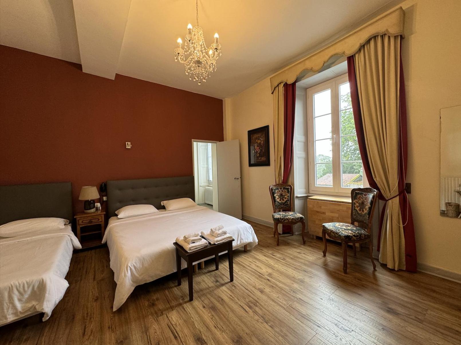Hotel De France Et De Russie Thiviers Экстерьер фото